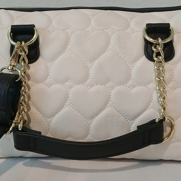 XOX BETSY JOHNSON PURSE Cream, Black, and Gold Heart Bag. - Picture 5 of 14